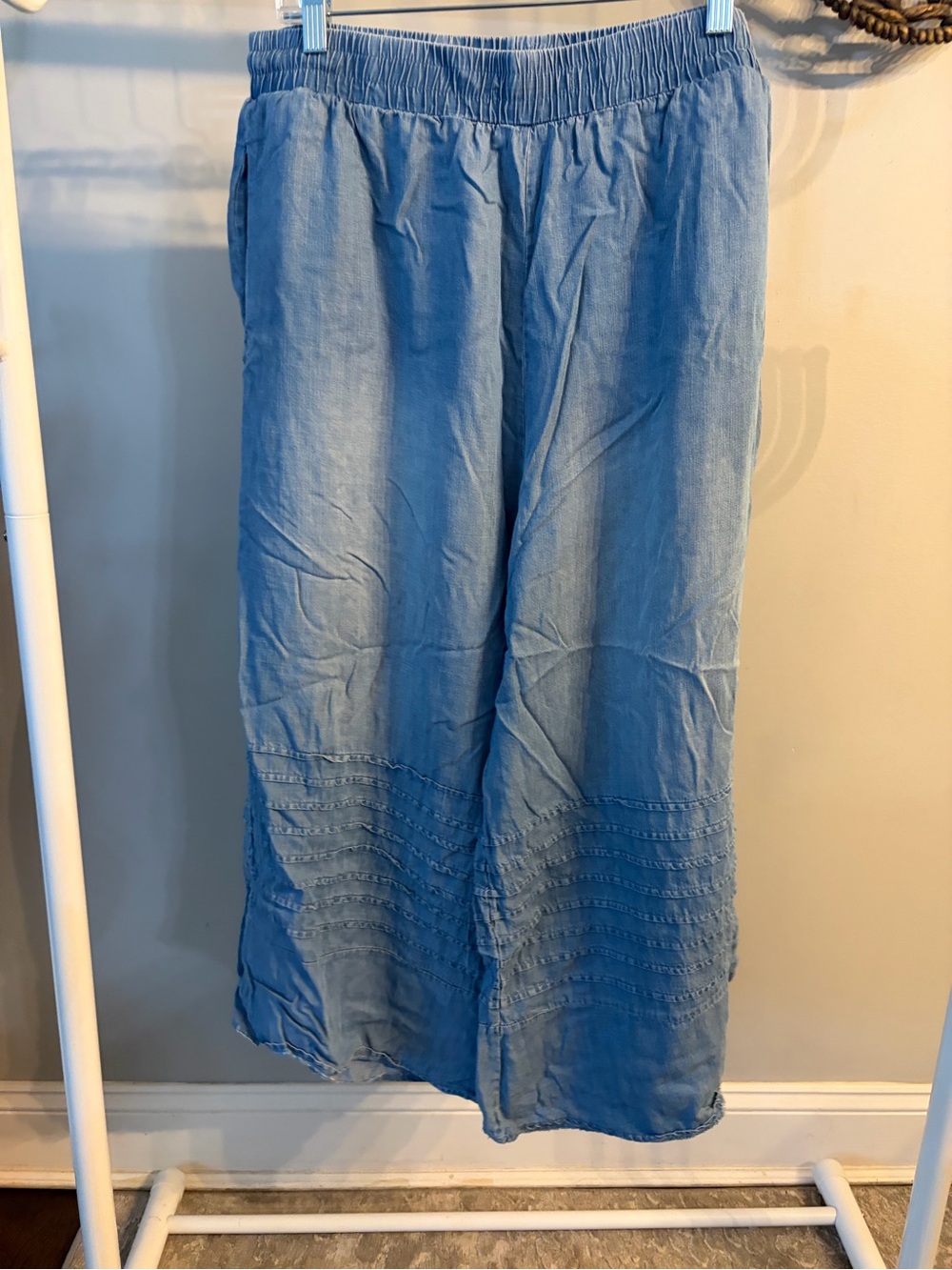 easel Wide Leg Light Blue Pants size large